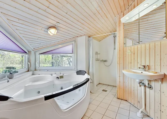 Landuin - 230m From The Sea By Interhome